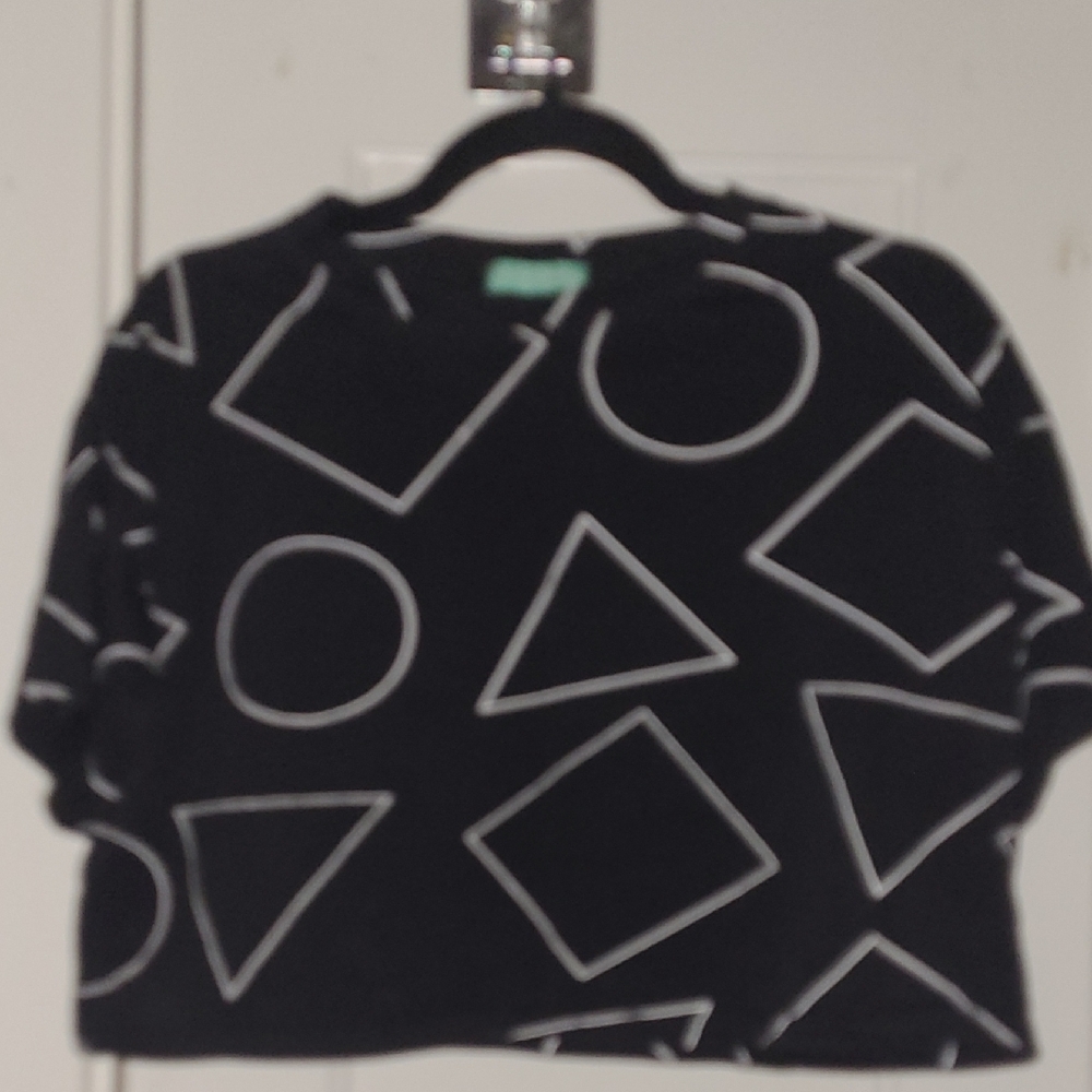 Black Geometric Patterned Crop Top